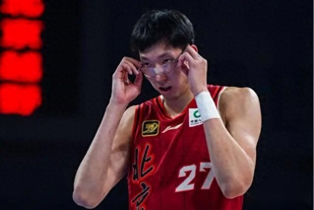 廣廈G2半場險勝北京！孫銘徽暴走，籃板防守壓制，周琦+杰曼死頂